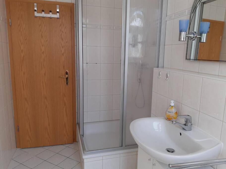 Helle, Offene Whg Im Zentrum Vom Ostseebad Goehren Gohren Bagian luar foto