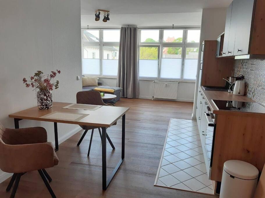 Helle, Offene Whg Im Zentrum Vom Ostseebad Goehren Gohren Bagian luar foto